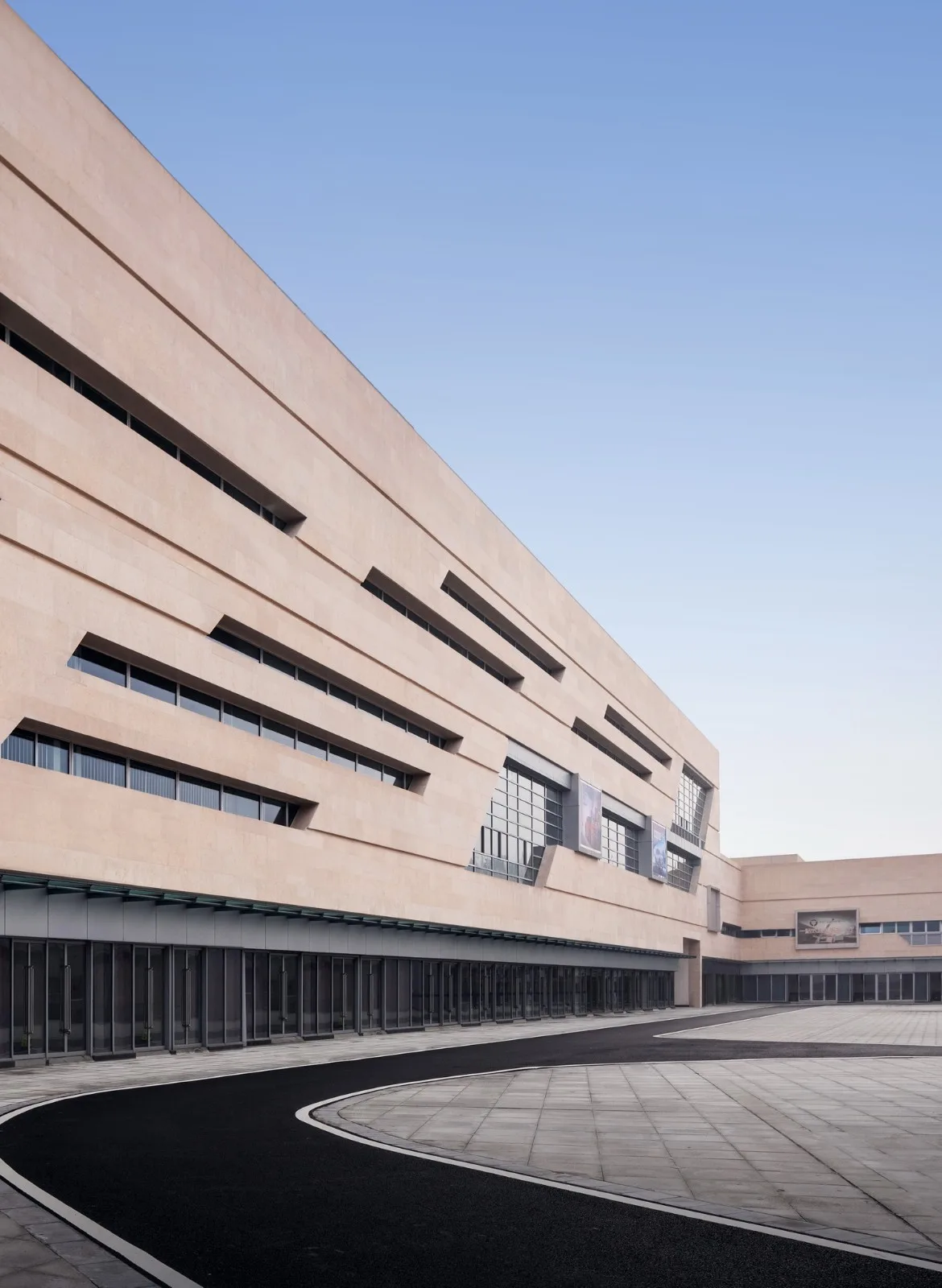 BIM建筑|“新冠疫情”和“逆全球化”冲击下，产业社区“破局”的六大路径 / 三益中国