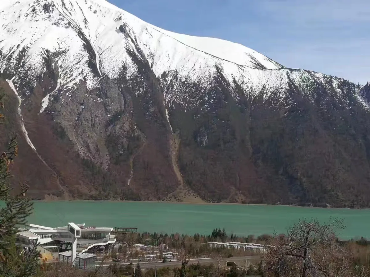 BIM建筑|高寒高海拔地区的当代建筑实践 / 小隐建筑
