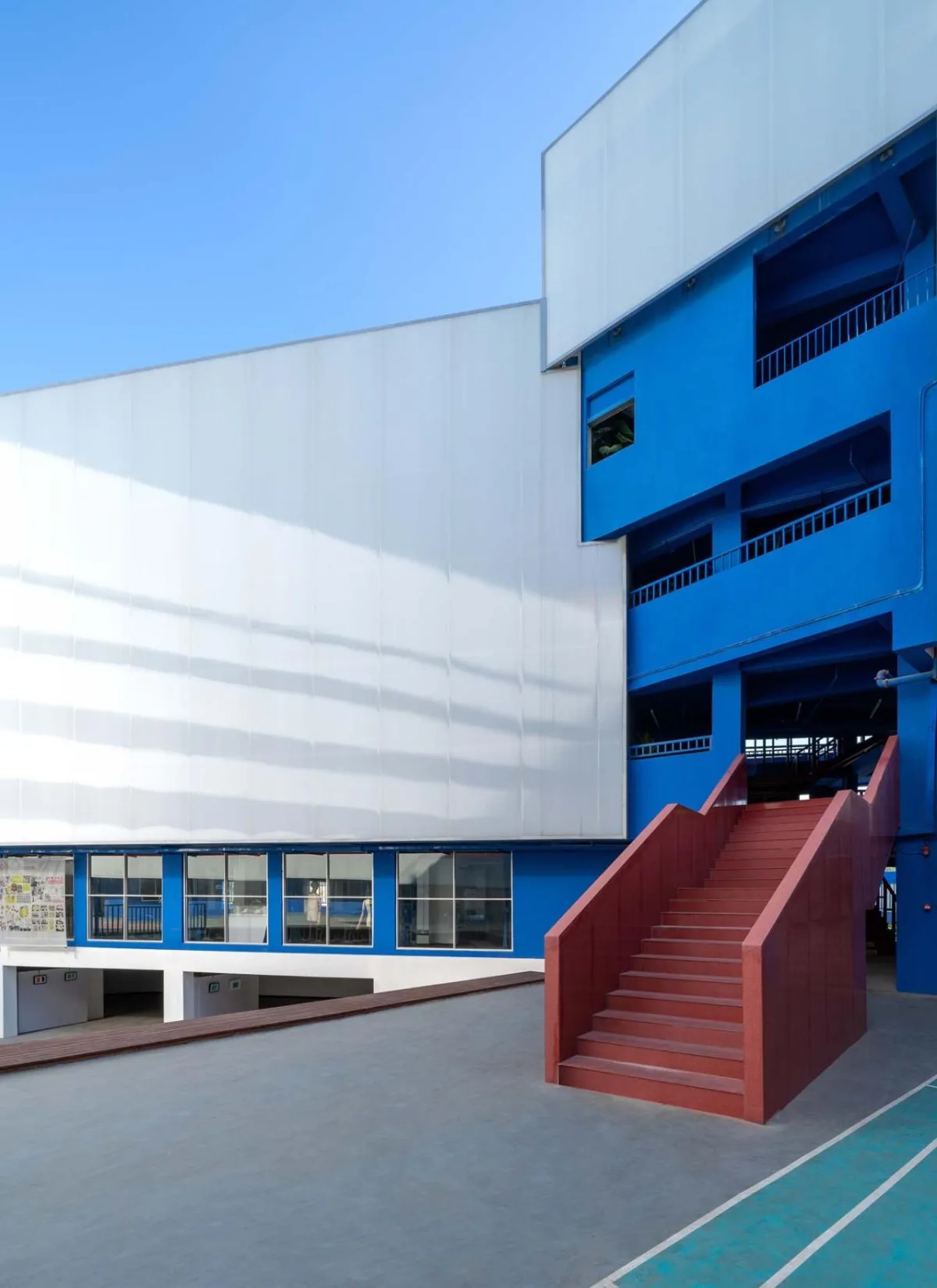 BIM建筑|深圳蓝白艺术院校 / 万社设计