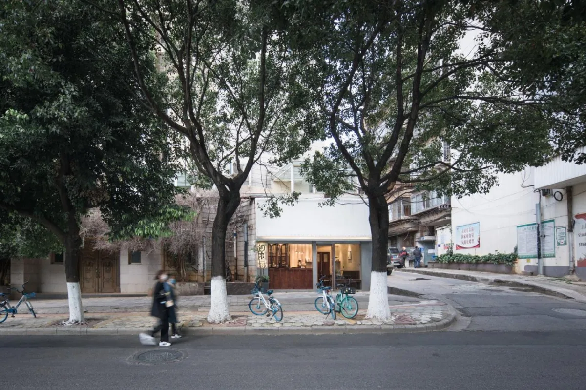 BIM建筑|为城市角落留一盏灯 闲来咖啡 / 素造建筑
