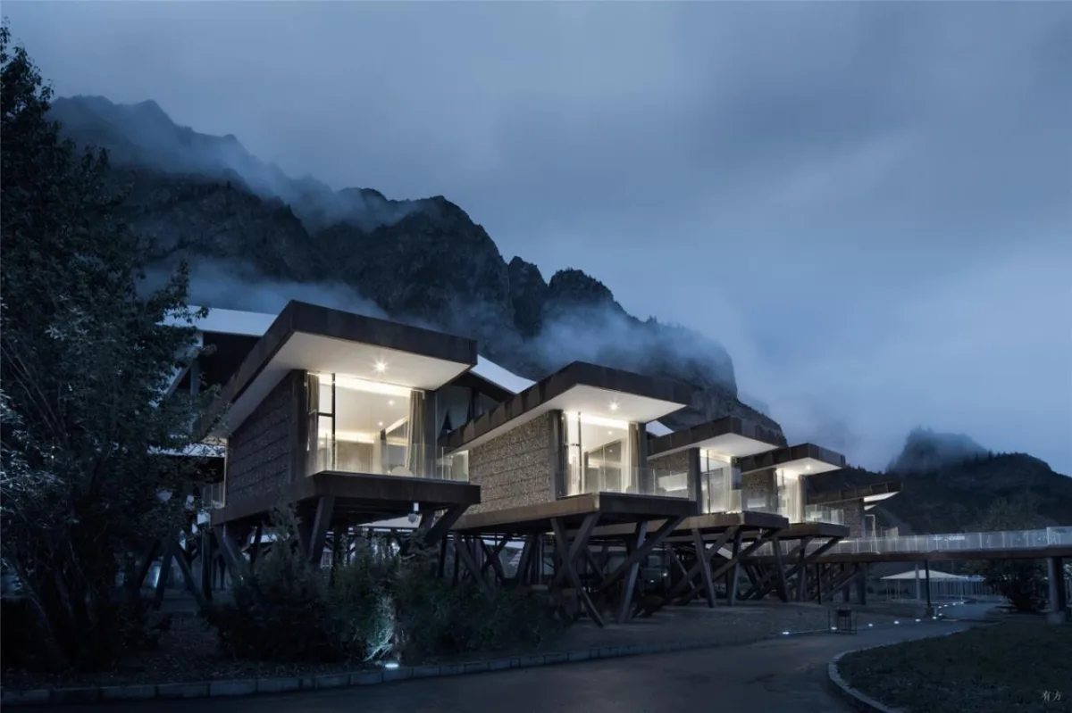 BIM建筑|高寒高海拔地区的当代建筑实践 / 小隐建筑