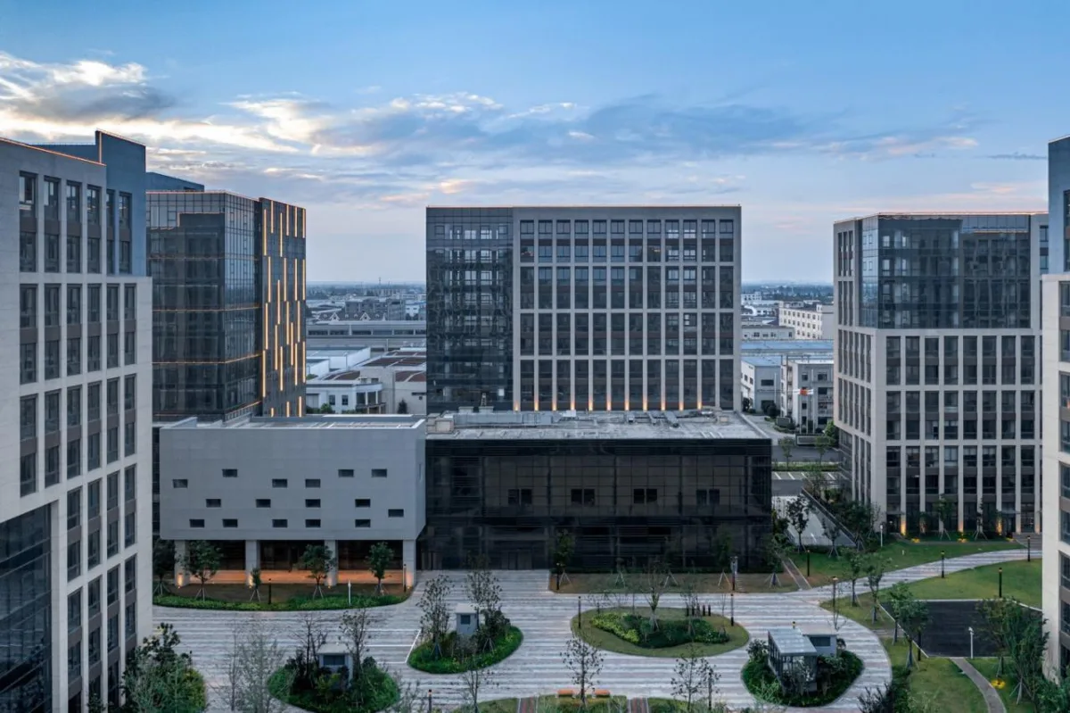 BIM建筑|“新冠疫情”和“逆全球化”冲击下，产业社区“破局”的六大路径 / 三益中国