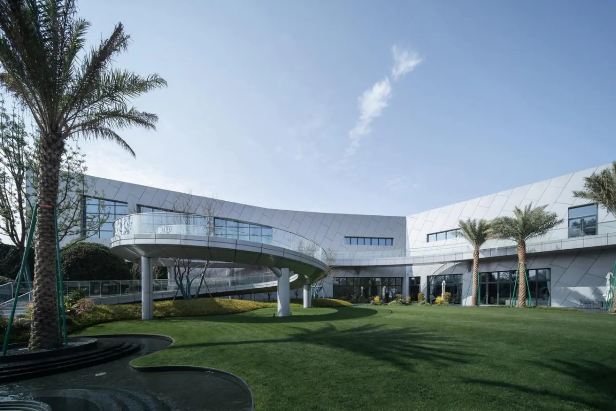 BIM建筑|赣州锦润 ▪ 滨江云宸展示中心 / 成执设计