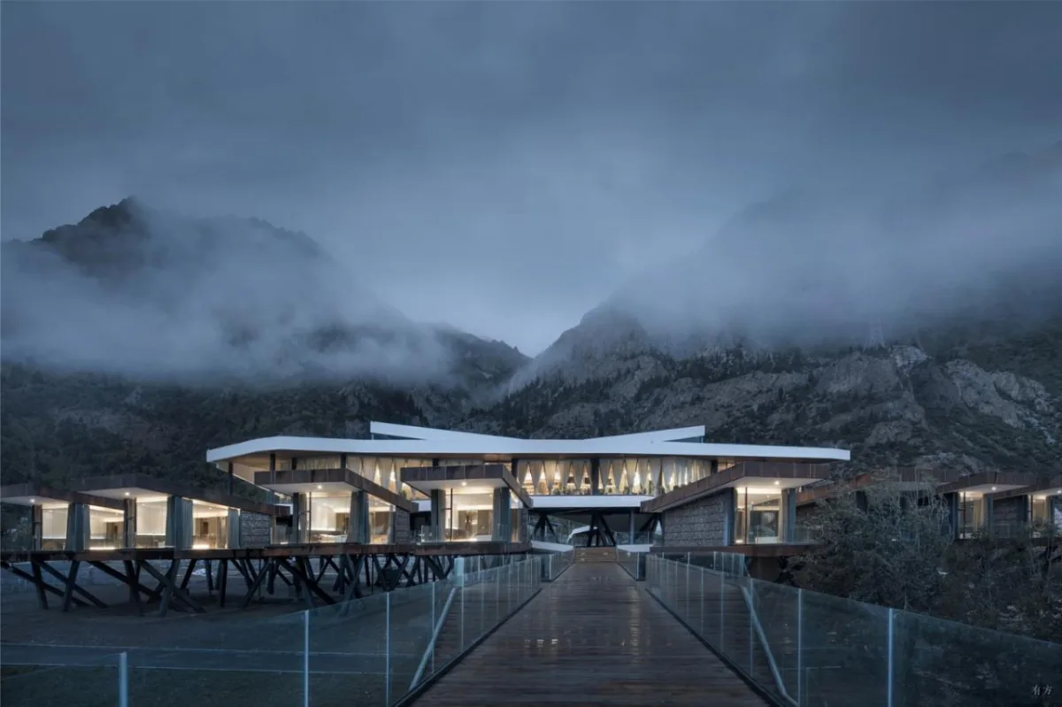 BIM建筑|高寒高海拔地区的当代建筑实践 / 小隐建筑