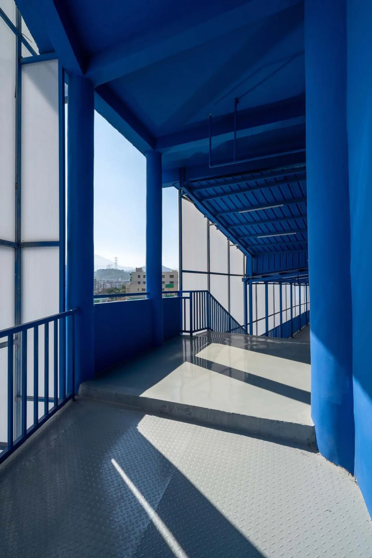 BIM建筑|深圳蓝白艺术院校 / 万社设计
