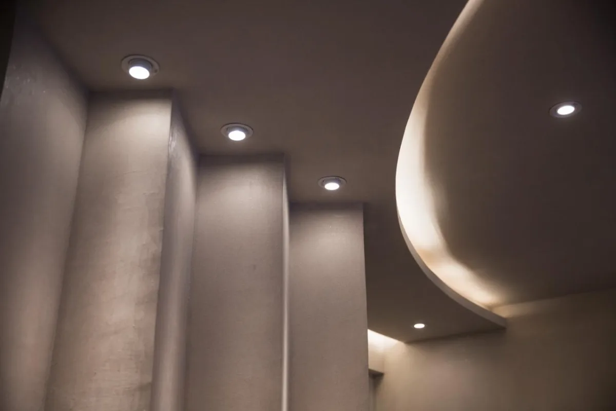 BIM建筑|为城市角落留一盏灯 闲来咖啡 / 素造建筑