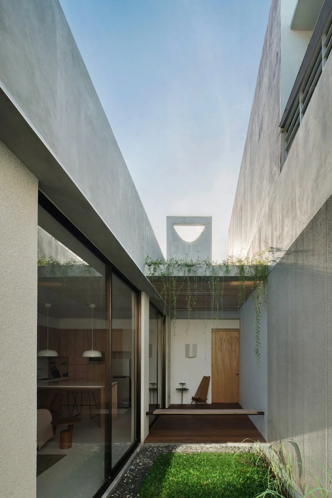 BIM建筑|狭长地形下的独立住宅：YD 住宅 / Isso Architects