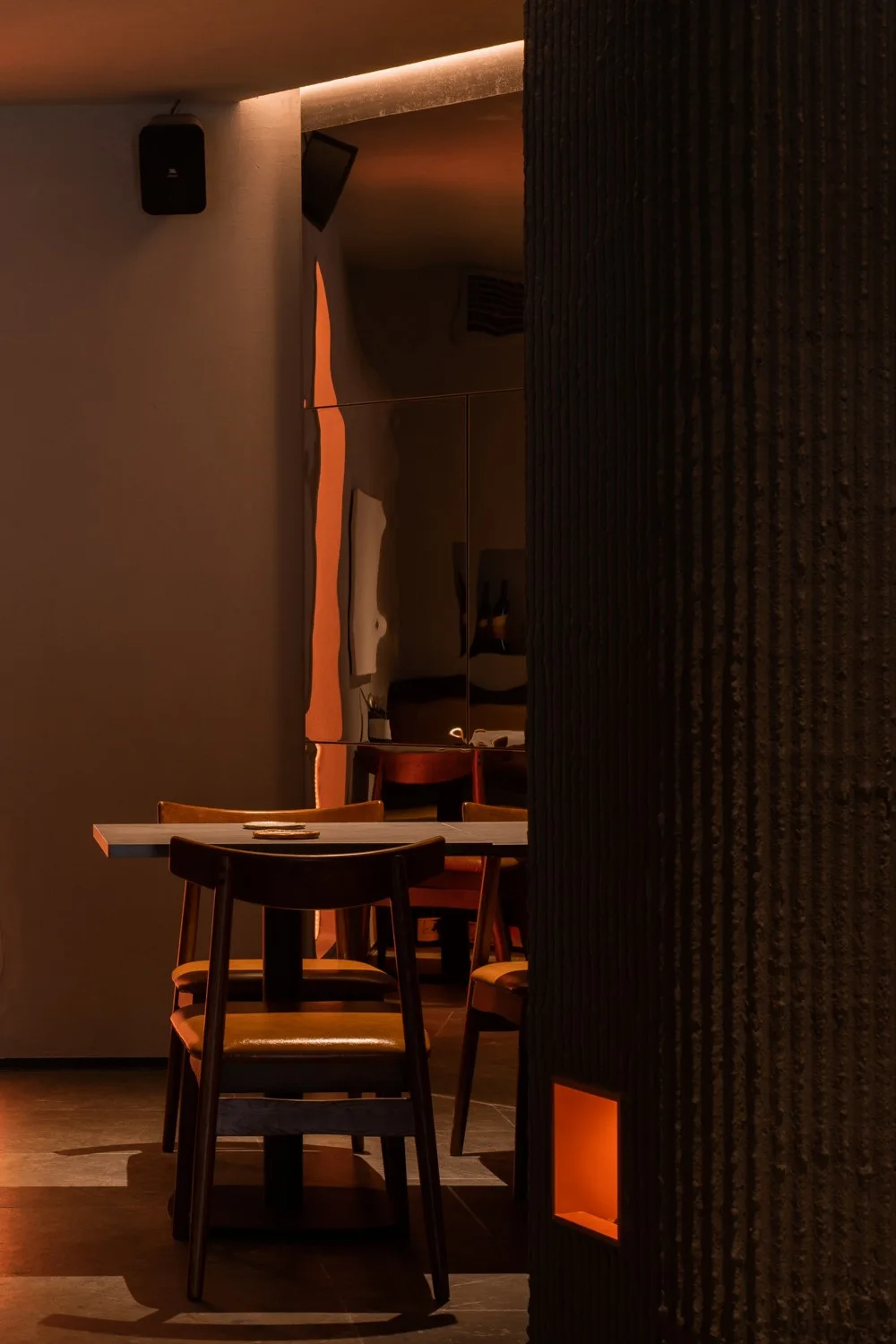 BIM建筑|Wine Nuts酒疯子餐酒吧 / 未韬建筑