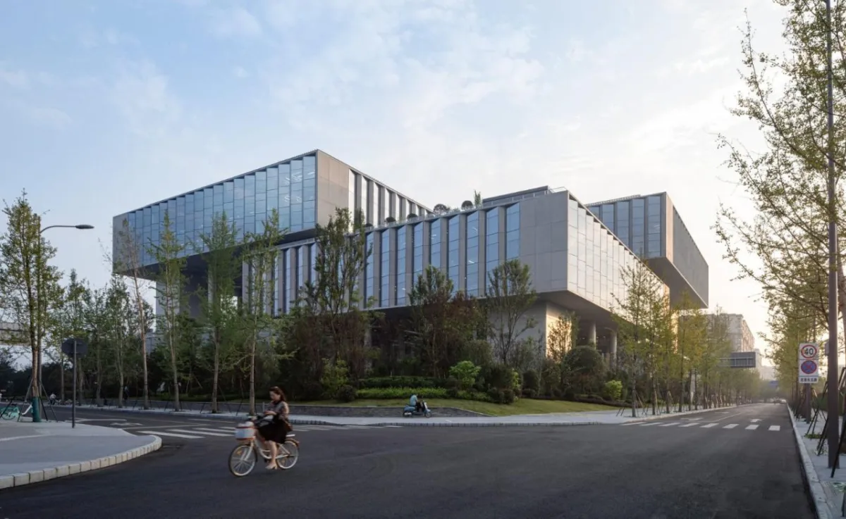 BIM建筑|京东集团西南总部大厦 / gmp Architects