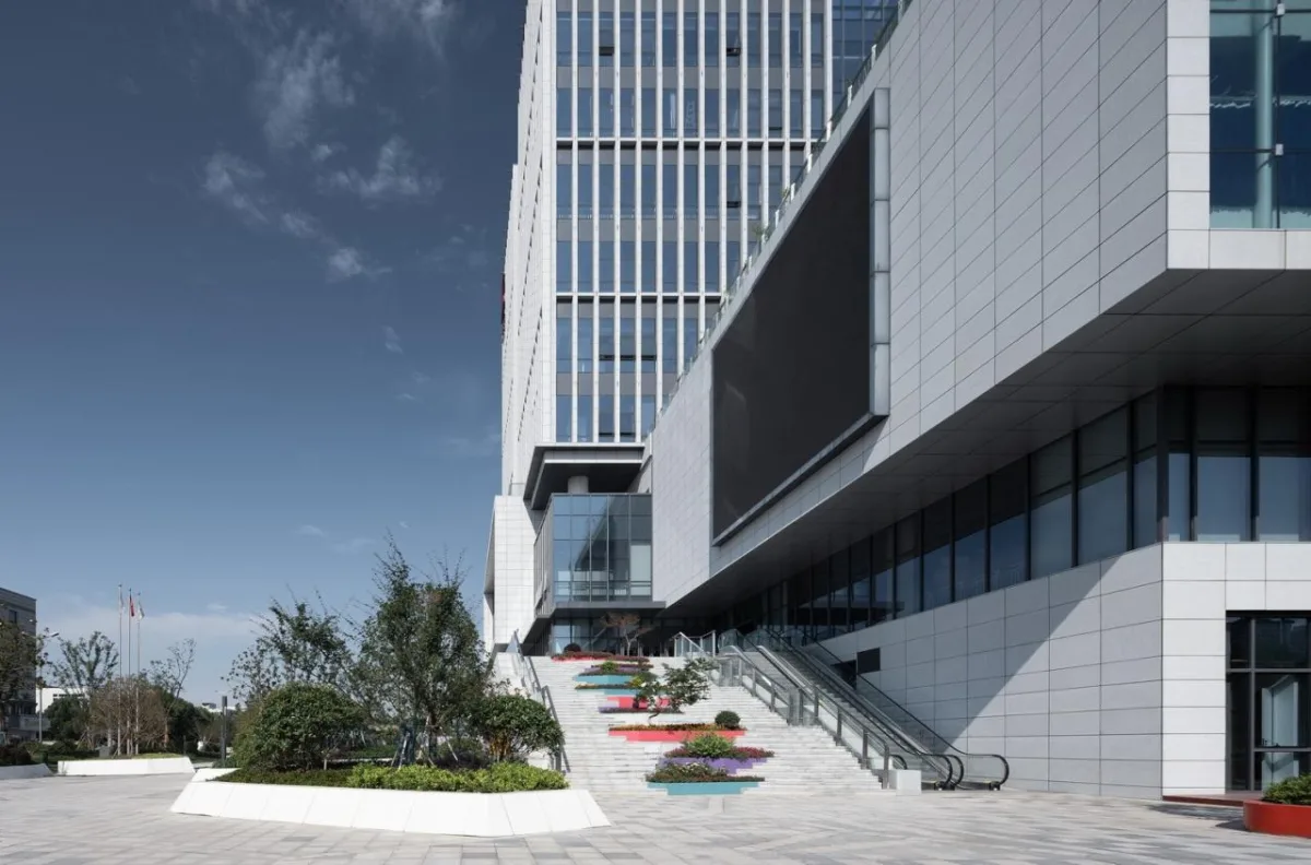 BIM建筑|一站式全民教育综合体：翼立方教育发展中心 / 简和工作室