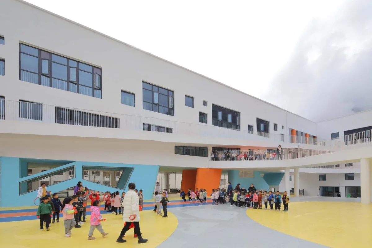 BIM建筑|九寨沟县启航幼儿园 / 东意建筑