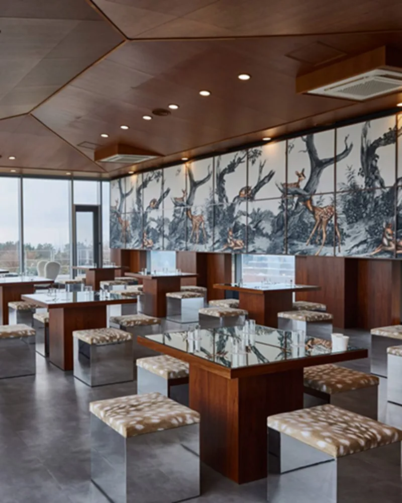 BIM建筑|“巴宝莉”在济州岛创建镜像“游击商店”