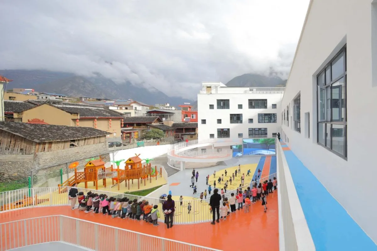 BIM建筑|九寨沟县启航幼儿园 / 东意建筑