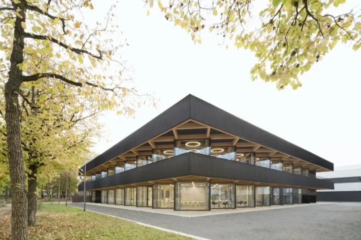 BIM建筑|旋转45度，校园食堂与媒体中心 / wulf architekten