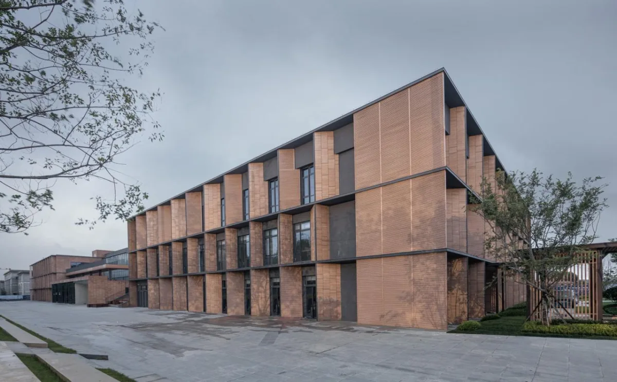 BIM建筑|废弃厂房改造康养配套 / 栖城设计
