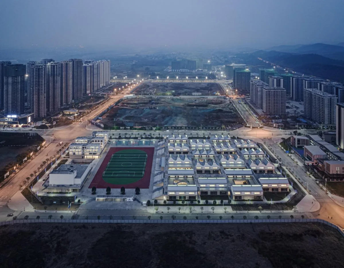 BIM建筑|平行与光的学校——青衣江路小学校 / 迹·建筑事务所（TAO）