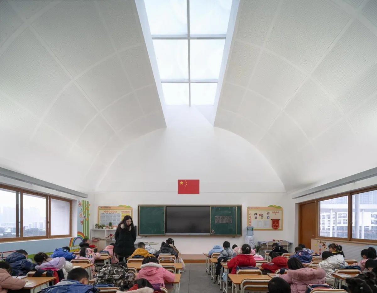 BIM建筑|平行与光的学校——青衣江路小学校 / 迹·建筑事务所（TAO）
