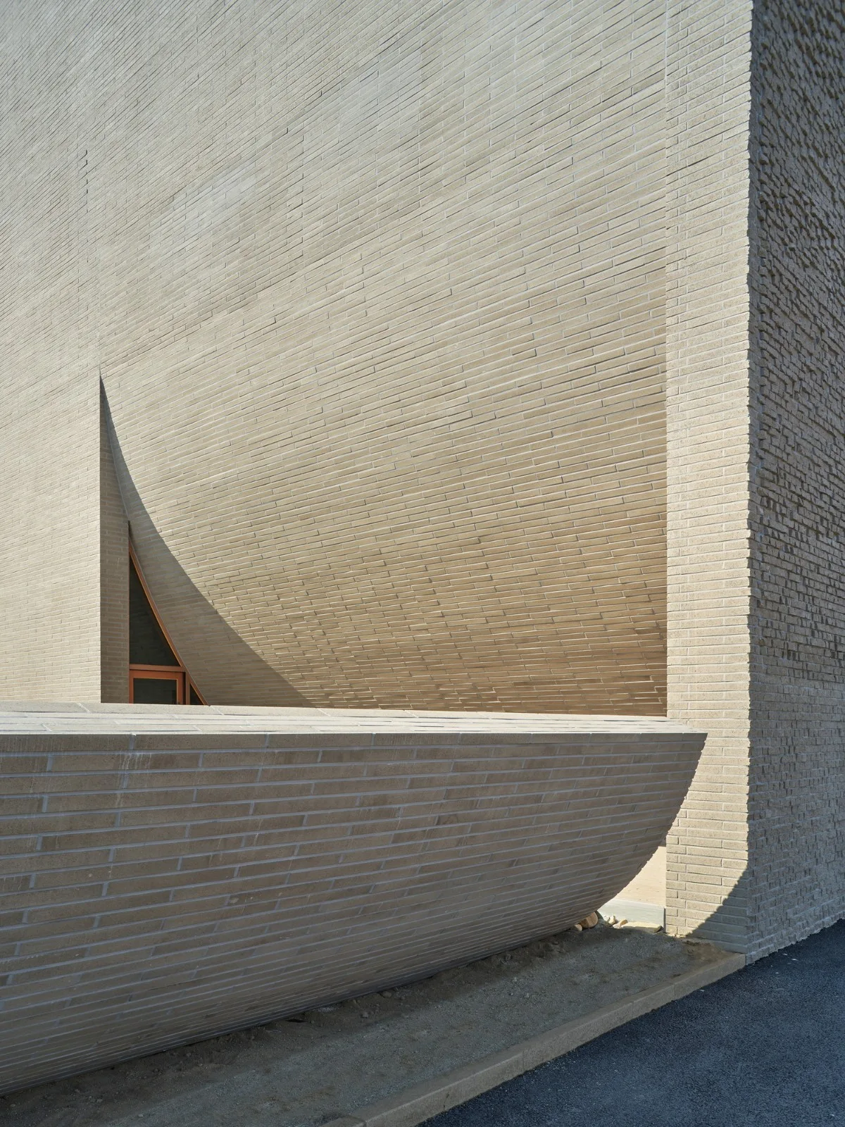 BIM建筑|流水墙体，泰瑞咖啡馆 / NAMELESS Architecture