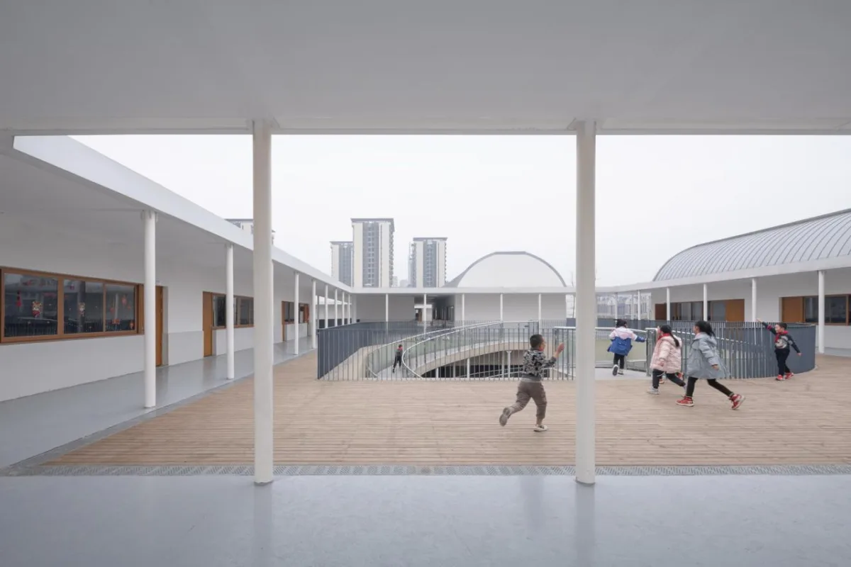 BIM建筑|平行与光的学校——青衣江路小学校 / 迹·建筑事务所（TAO）