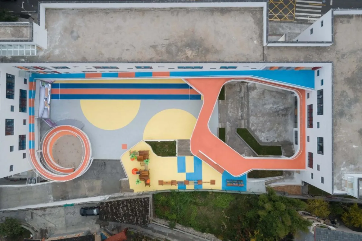 BIM建筑|九寨沟县启航幼儿园 / 东意建筑