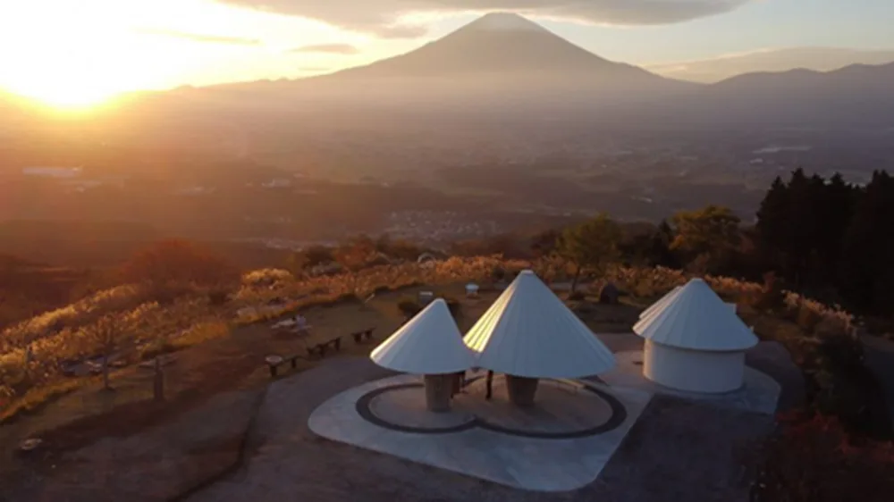 BIM建筑|隈研吾在观看富士山的徒步小道上设计山形厕所