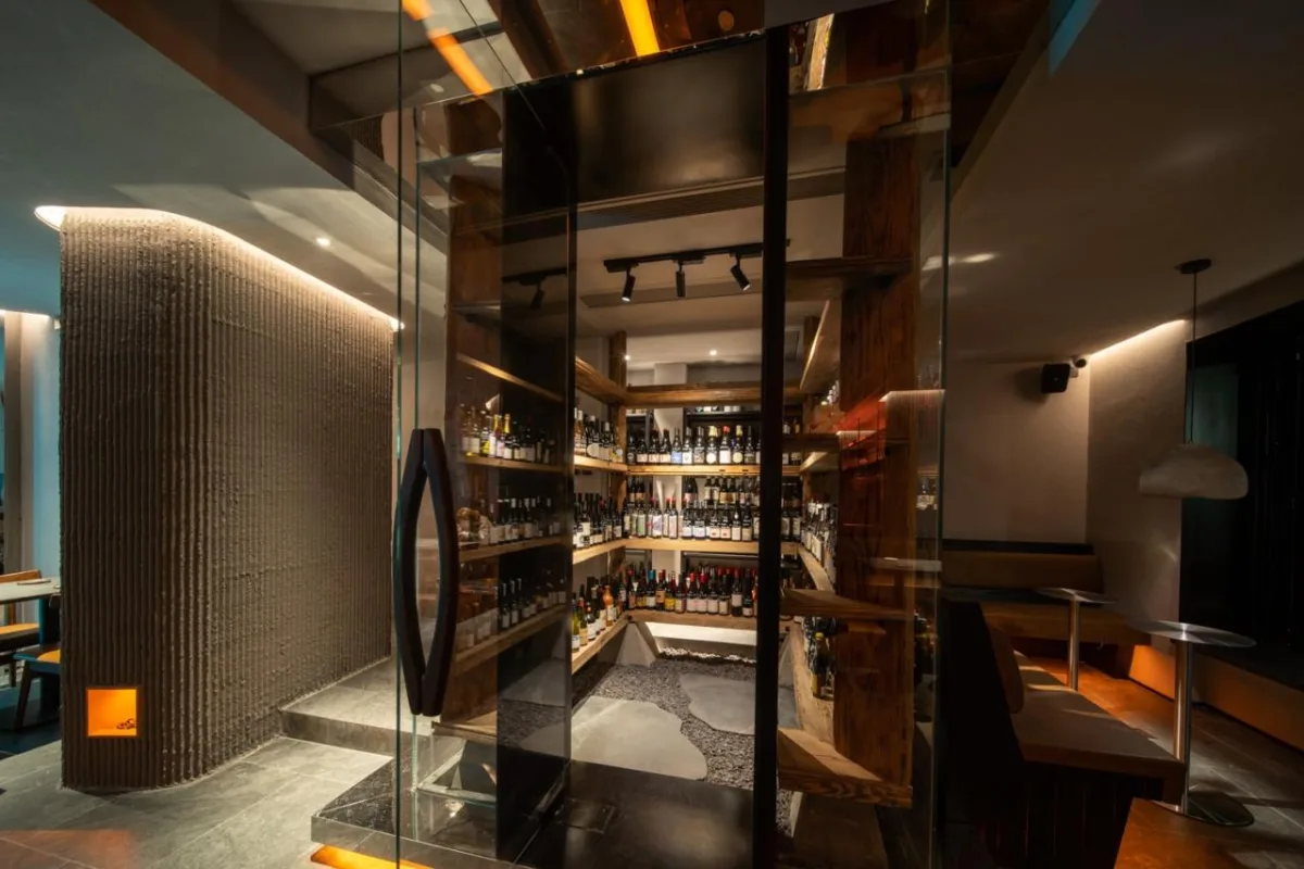 BIM建筑|Wine Nuts酒疯子餐酒吧 / 未韬建筑