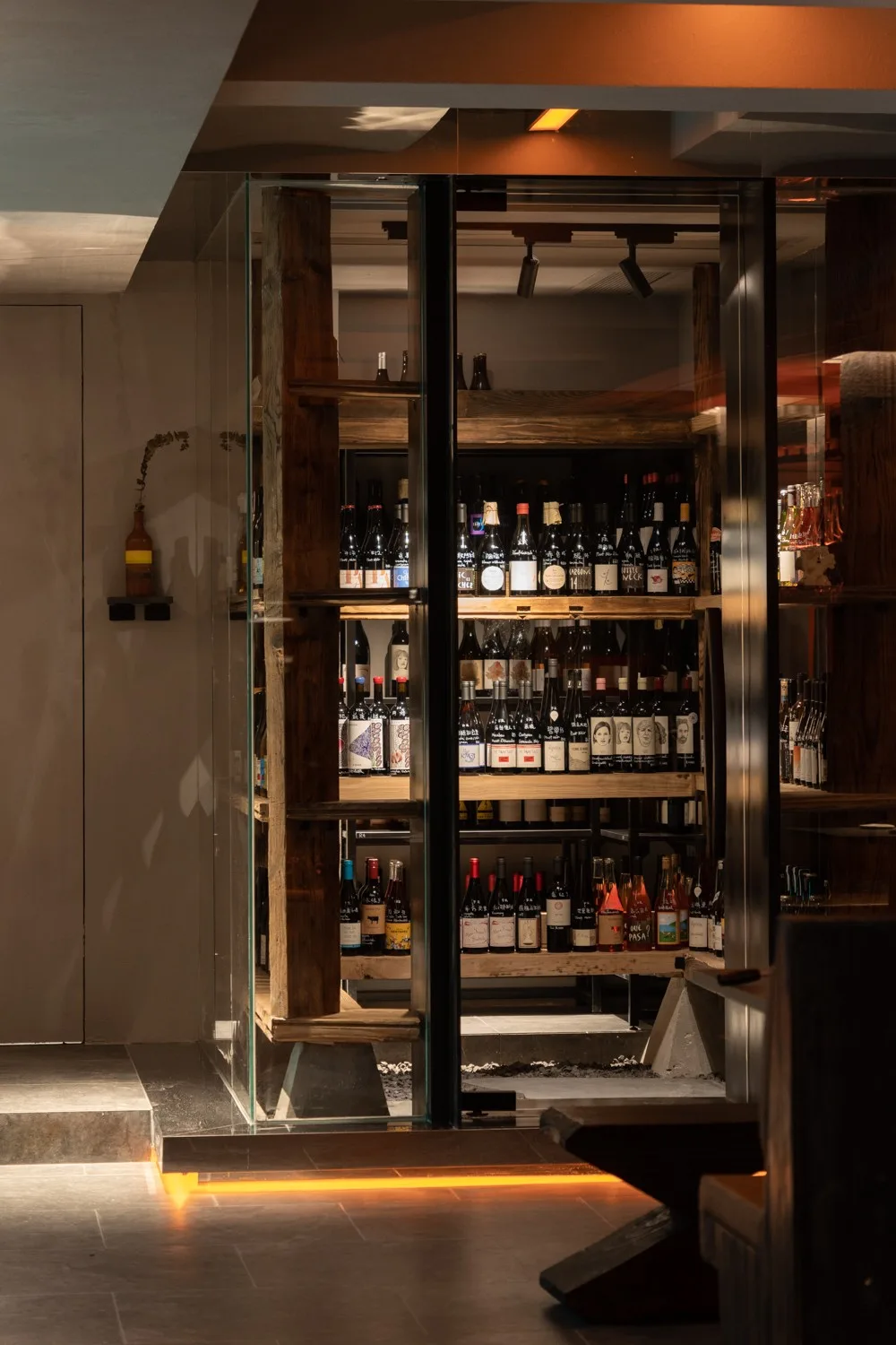BIM建筑|Wine Nuts酒疯子餐酒吧 / 未韬建筑
