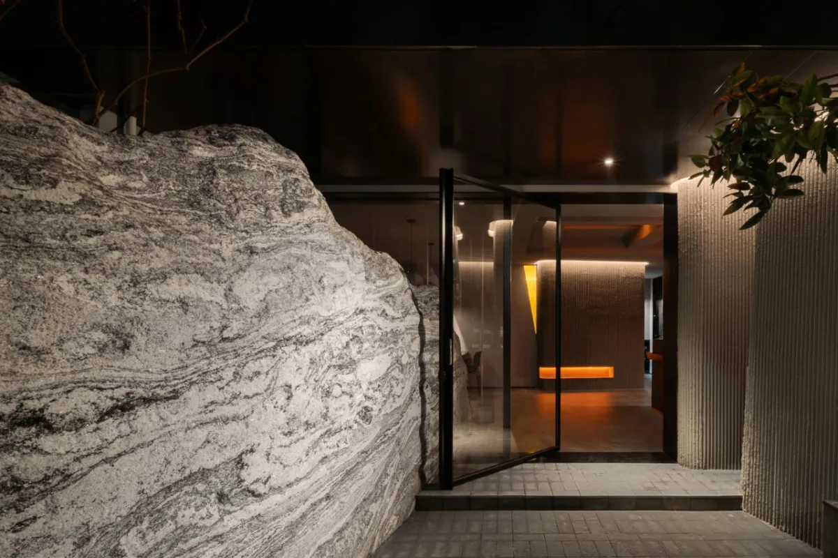 BIM建筑|Wine Nuts酒疯子餐酒吧 / 未韬建筑