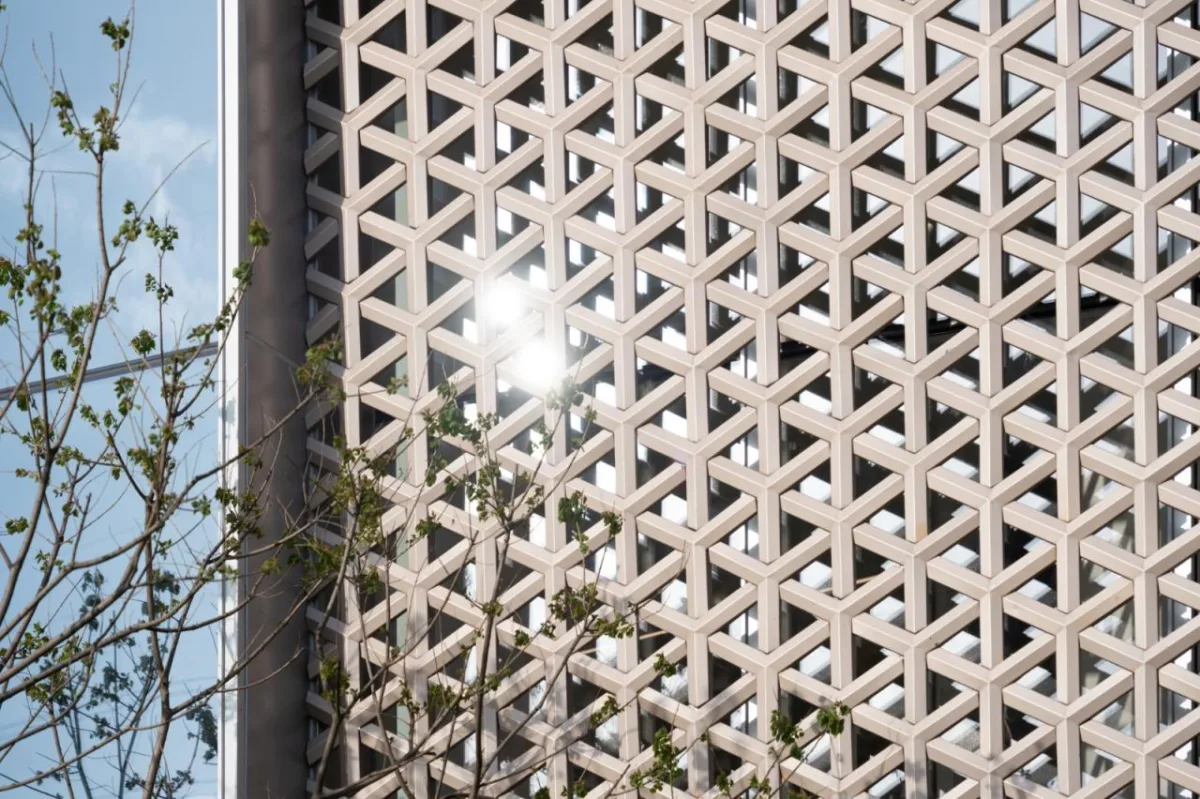 BIM建筑|丝带萦绕于山林间的遐想-昆明华侨城 ▪ 滇中乐活城社区中心 / 成执设计