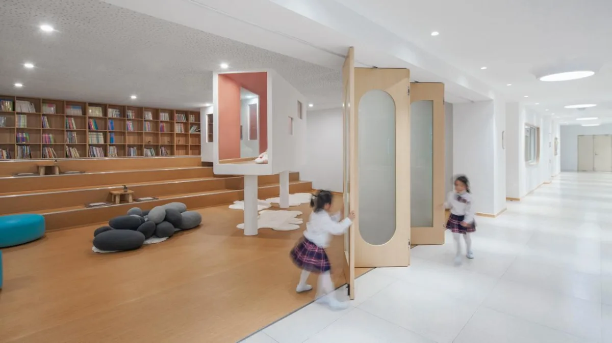 BIM建筑|海口山高幼儿园：一座位于高铁站下的幼儿园,如何征服小朋友 / DIKA新作