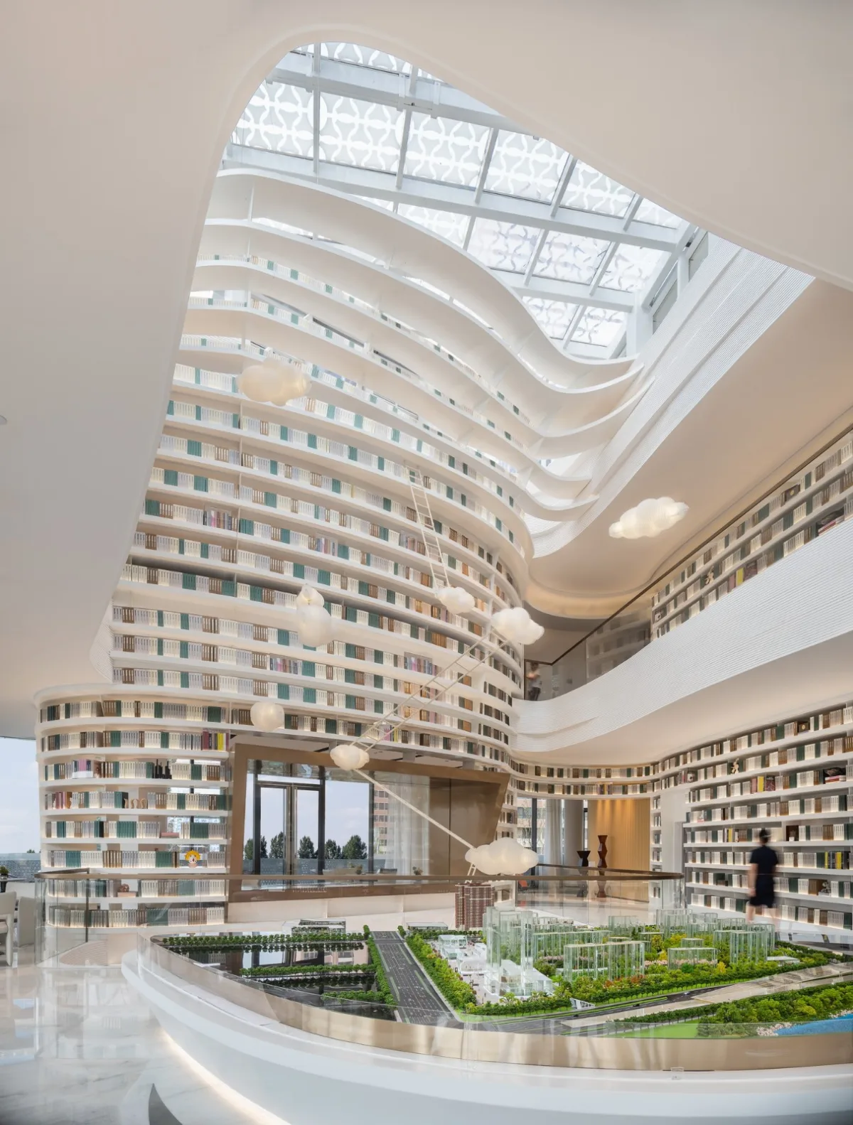 BIM建筑|以可感知温度充盈场所空间：徐州三盛·中城展示中心 / UA尤安设计