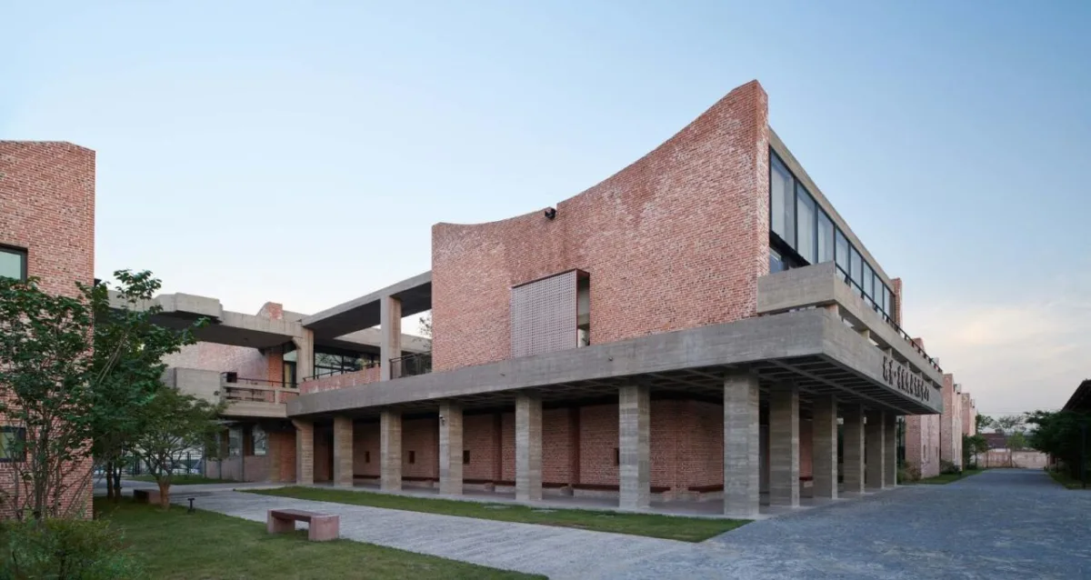 BIM建筑|​工坊式的校园：丁蜀成校 / 亘建筑事务所