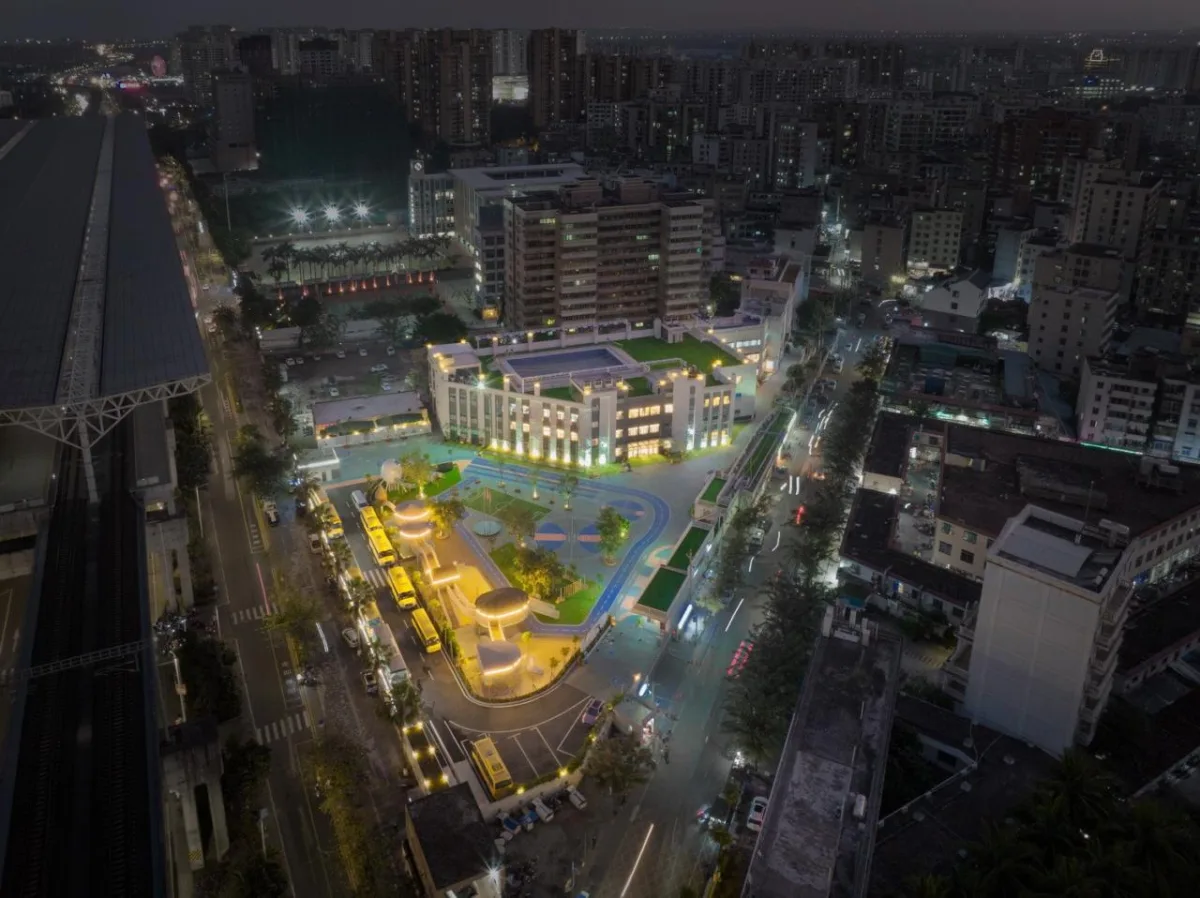 BIM建筑|海口山高幼儿园：一座位于高铁站下的幼儿园,如何征服小朋友 / DIKA新作