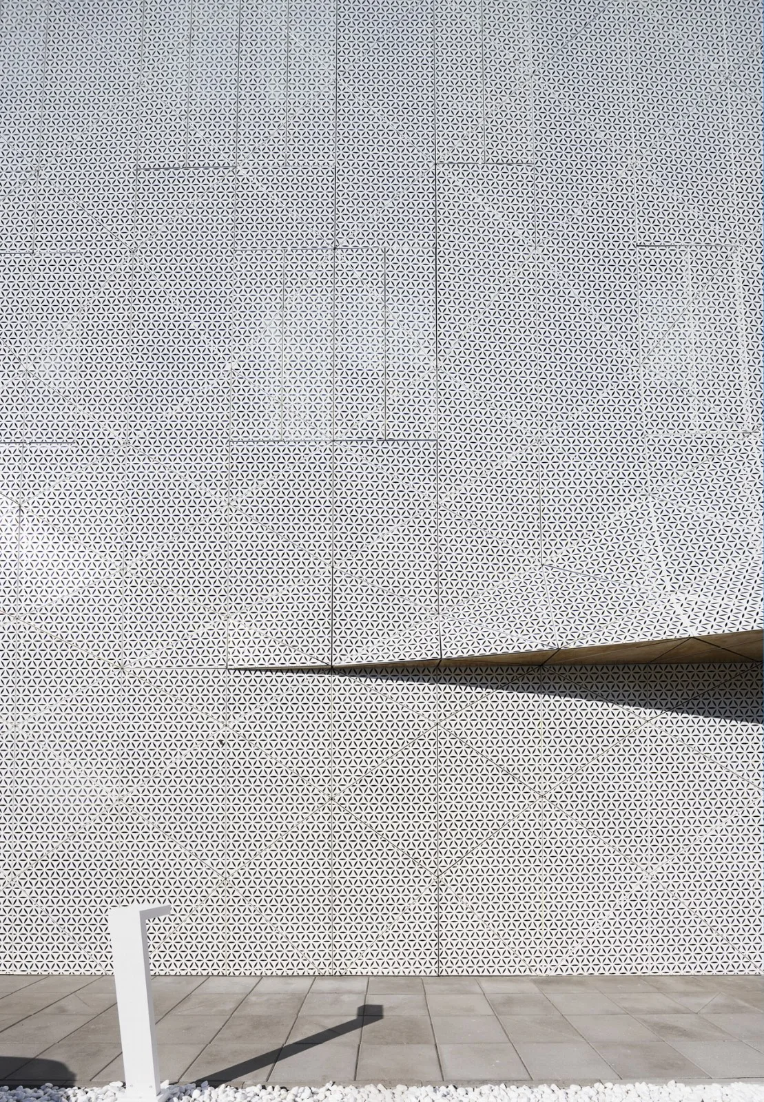 BIM建筑|疗养小镇的‘浪潮’，医疗研究中心 / FAAB