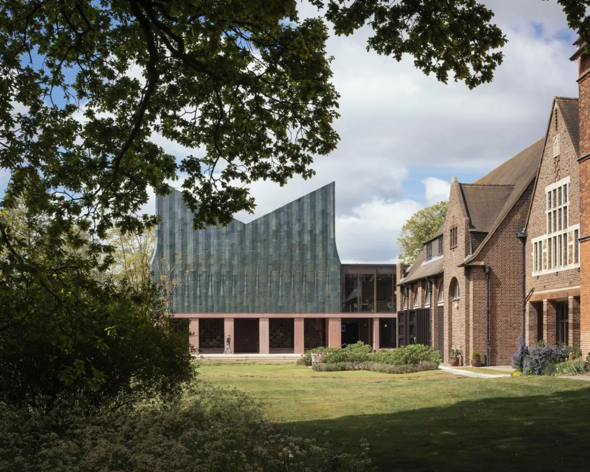 BIM建筑|复古绿釉，剑桥大学食堂 / Feilden Fowles