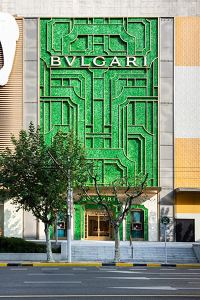 BIM建筑|MVRDV利用回收酒瓶打造翡翠色宝格丽店