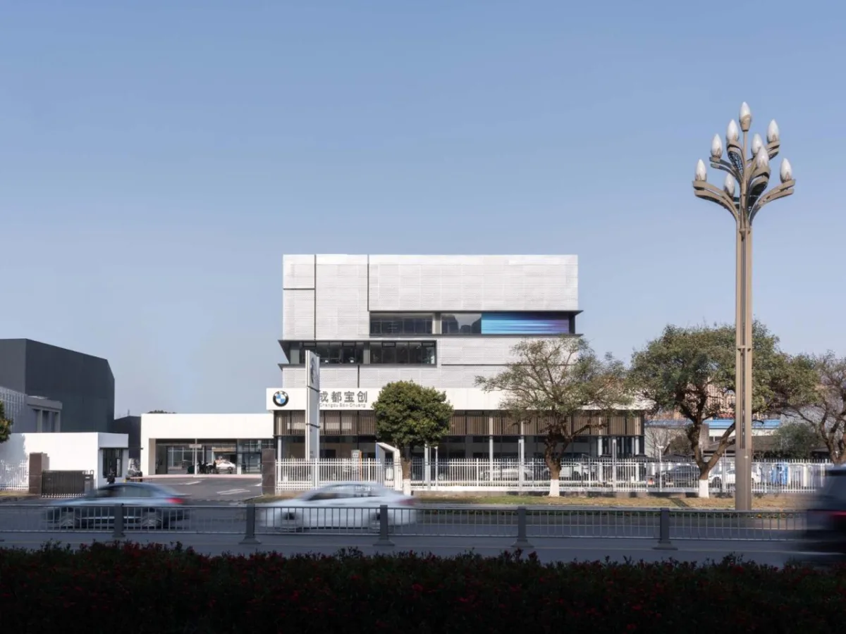 BIM建筑|成都BMW宝马体验中心 / 朱海博建筑设计事务所