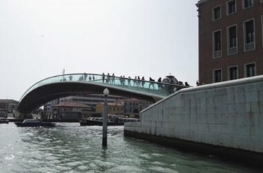 BIM建筑|卡拉特拉瓦设计的威尼斯桥将更换玻璃砖-BIM建筑网