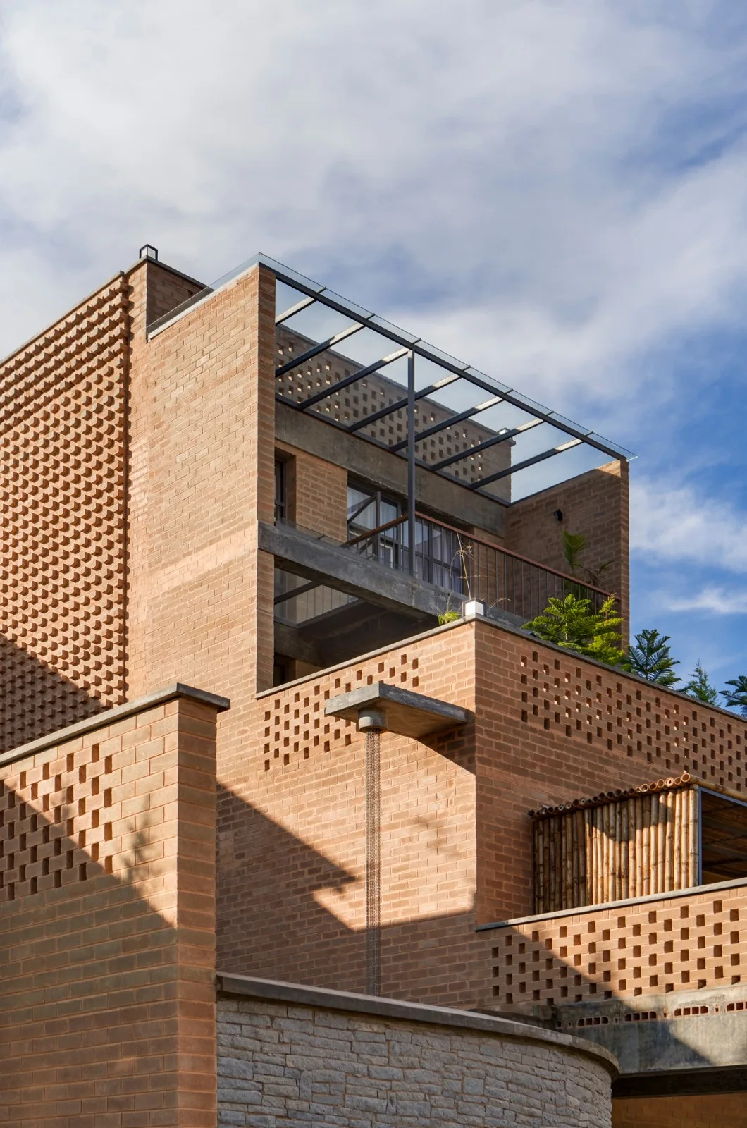 BIM建筑|本土材料与传统工艺，Sunyata 生态酒店 / Design Kacheri