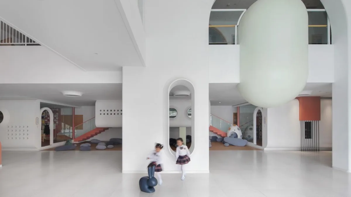 BIM建筑|海口山高幼儿园：一座位于高铁站下的幼儿园,如何征服小朋友 / DIKA新作