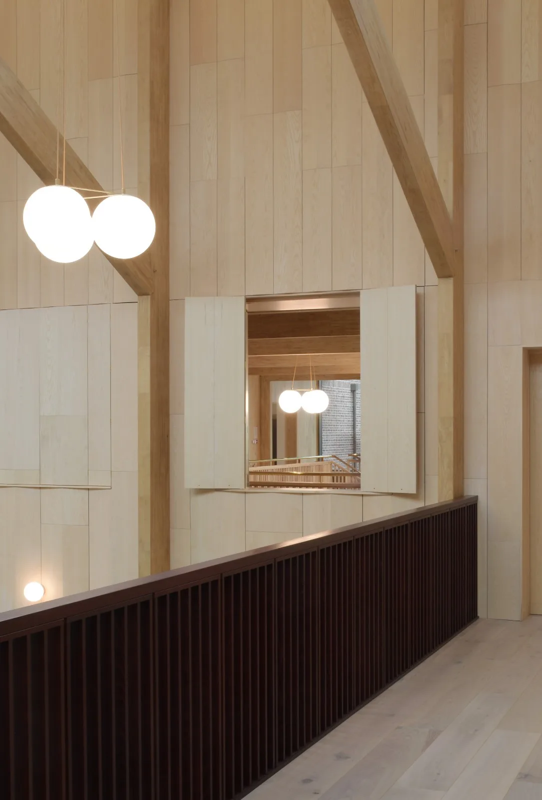 BIM建筑|复古绿釉，剑桥大学食堂 / Feilden Fowles