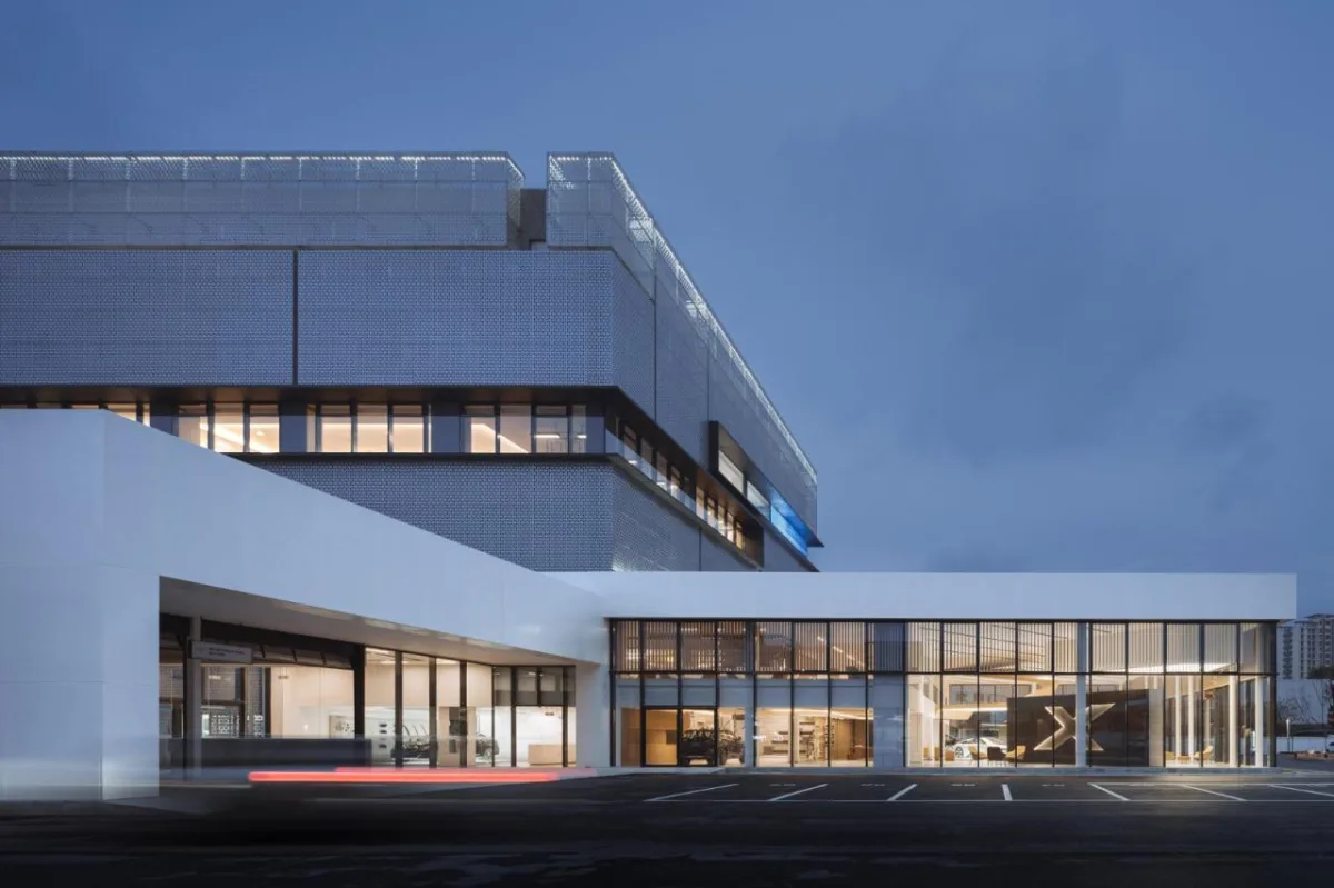 BIM建筑|成都BMW宝马体验中心 / 朱海博建筑设计事务所