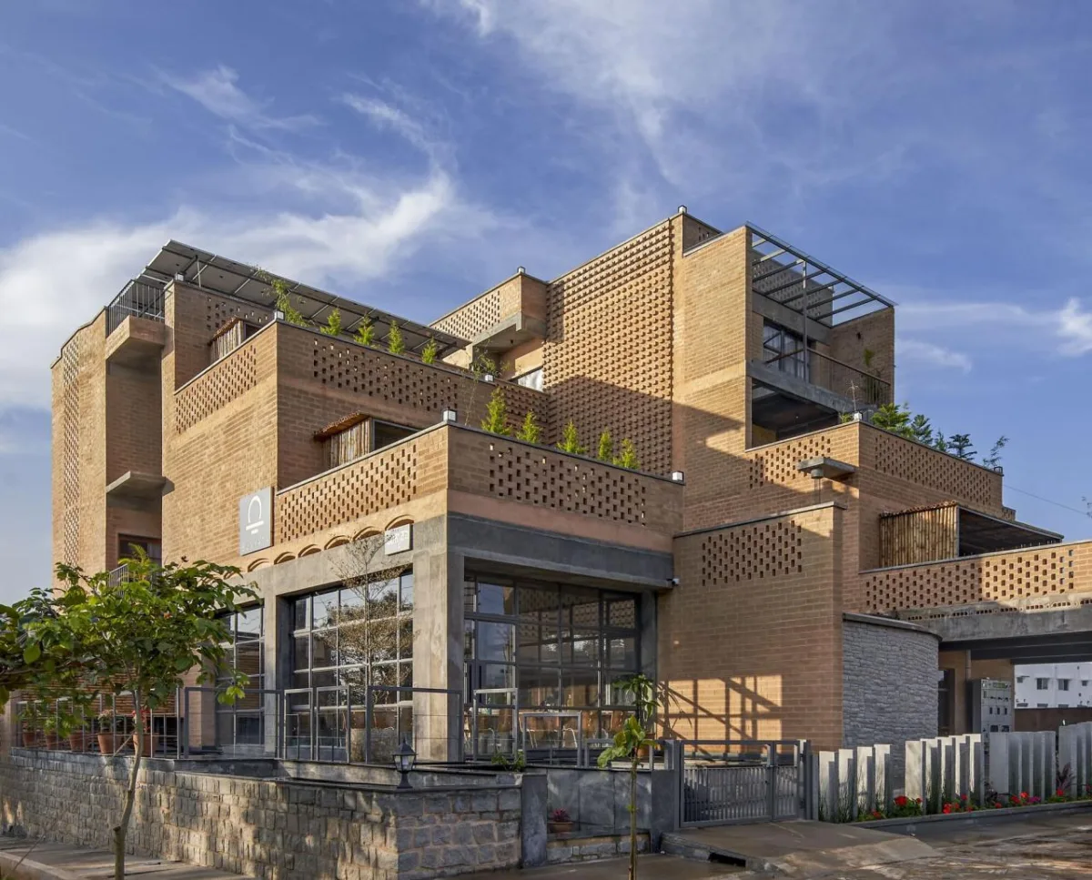 BIM建筑|本土材料与传统工艺，Sunyata 生态酒店 / Design Kacheri
