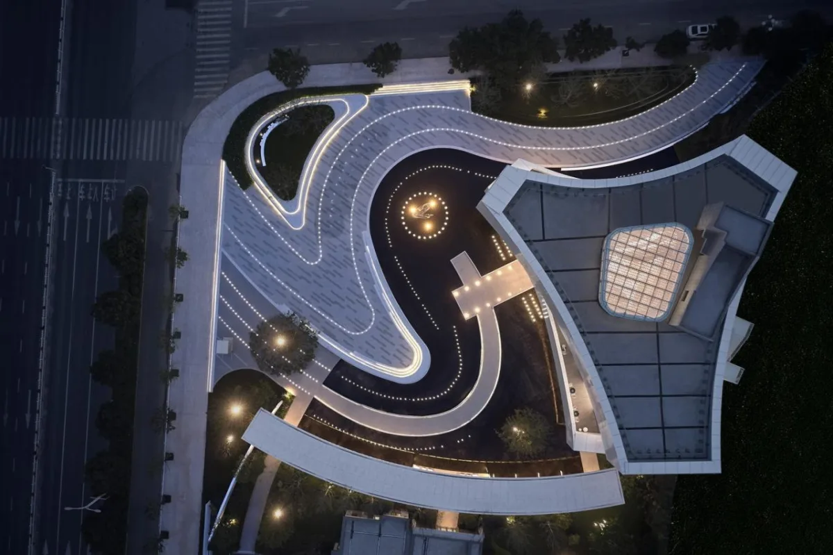 BIM建筑|以可感知温度充盈场所空间：徐州三盛·中城展示中心 / UA尤安设计