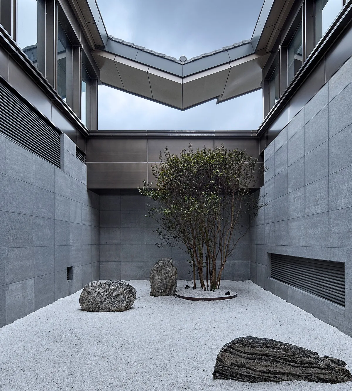 BIM建筑|山水间的“负空间”营造 ——漓江文化旅游度假区塔山会馆 / UA尤安设计