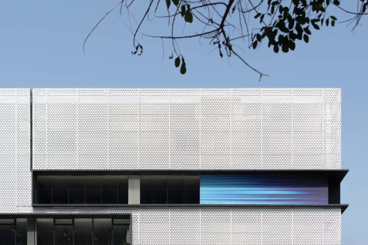 BIM建筑|成都BMW宝马体验中心 / 朱海博建筑设计事务所