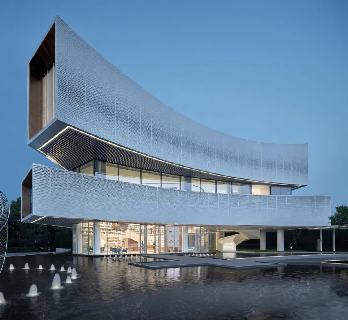 BIM建筑|以可感知温度充盈场所空间：徐州三盛·中城展示中心 / UA尤安设计