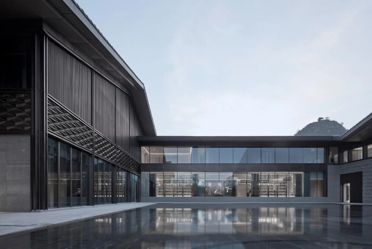 BIM建筑|山水间的“负空间”营造 ——漓江文化旅游度假区塔山会馆 / UA尤安设计