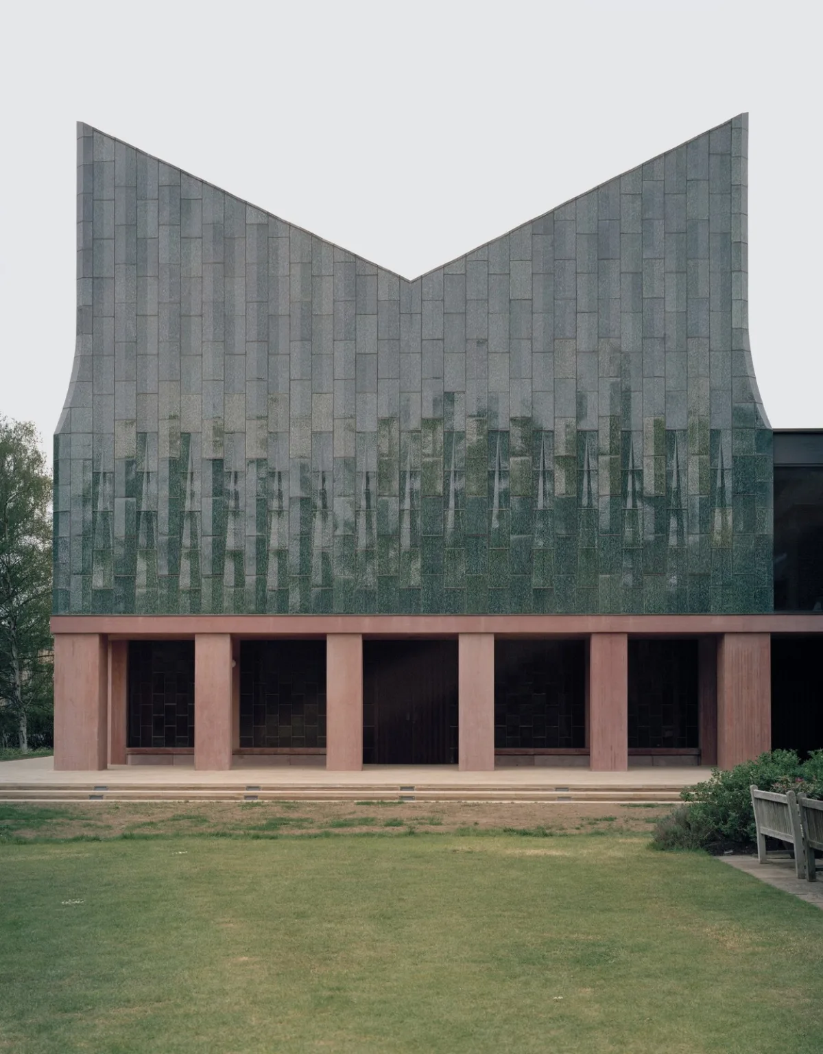BIM建筑|复古绿釉，剑桥大学食堂 / Feilden Fowles