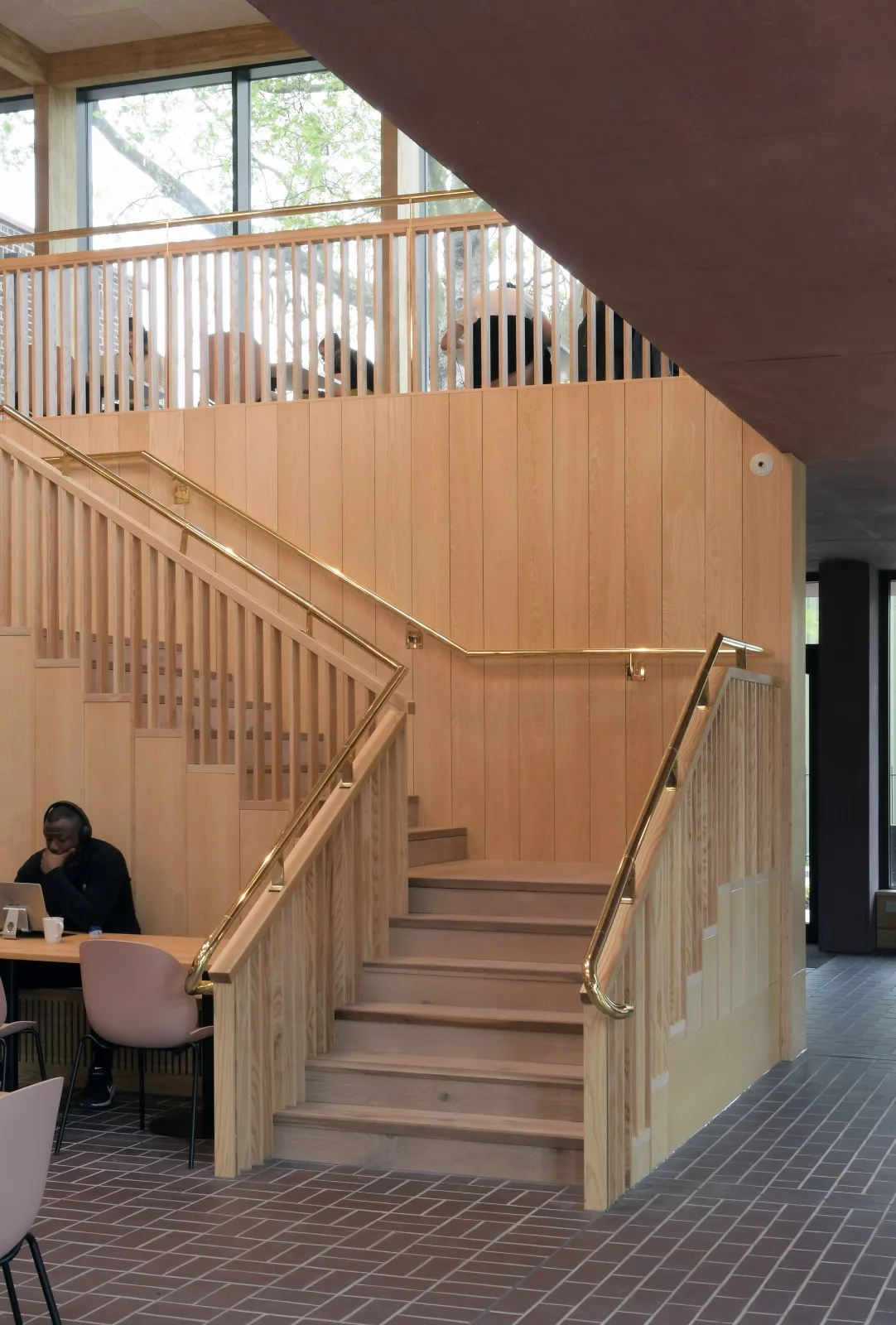 BIM建筑|复古绿釉，剑桥大学食堂 / Feilden Fowles